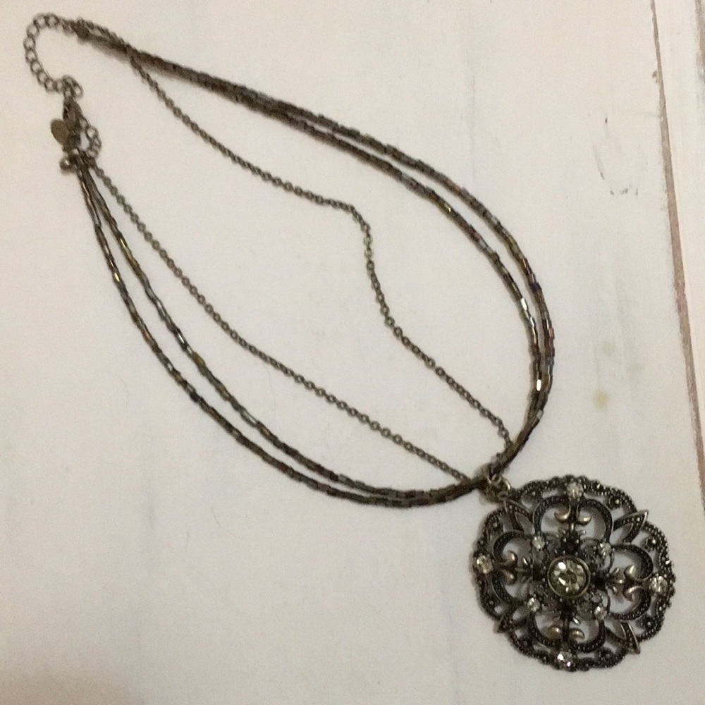 Cookie lee pendant necklace black gold crystals. Adjusts to 18".